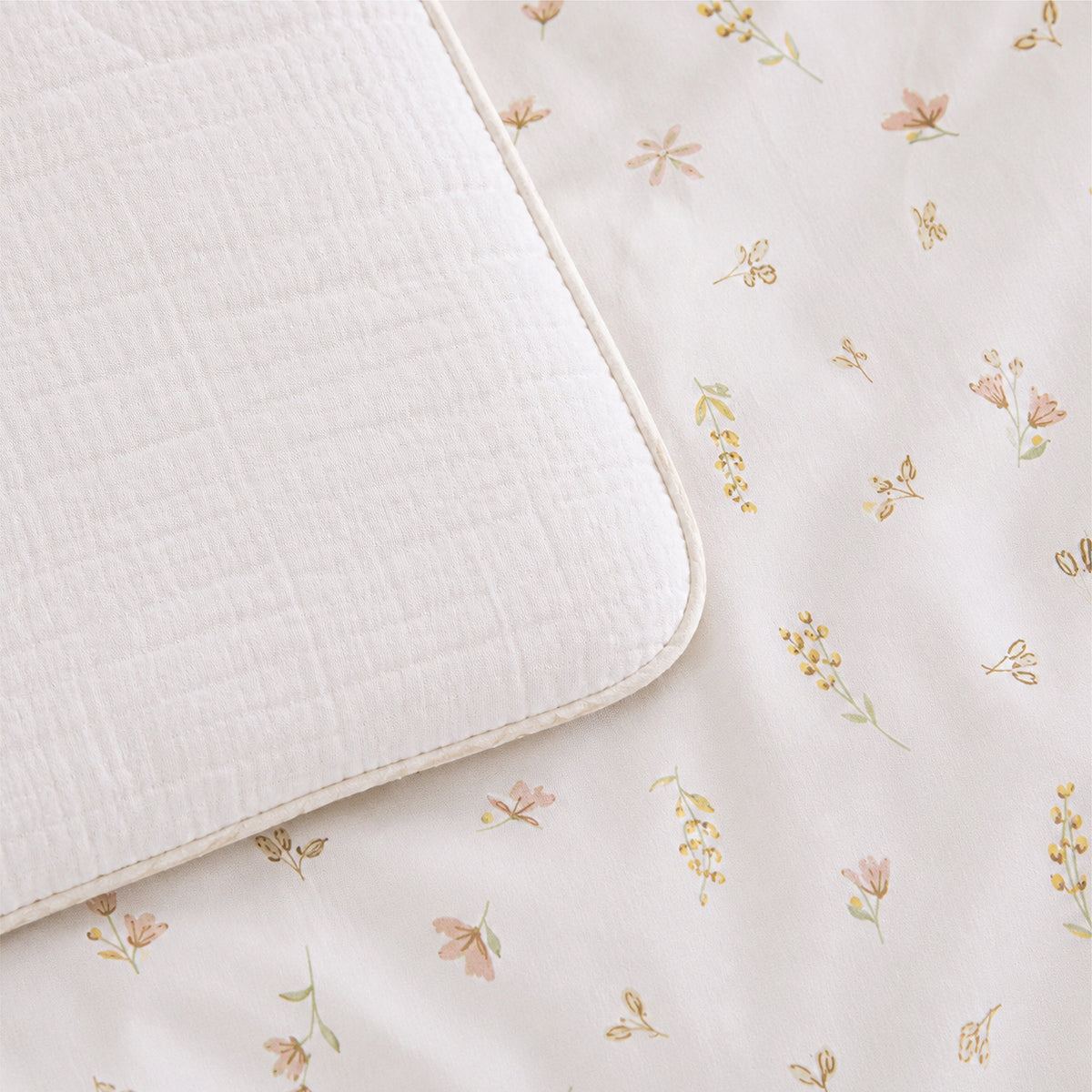 4 Piece Cot Bed Bedding Set - Cashmere Meadow
