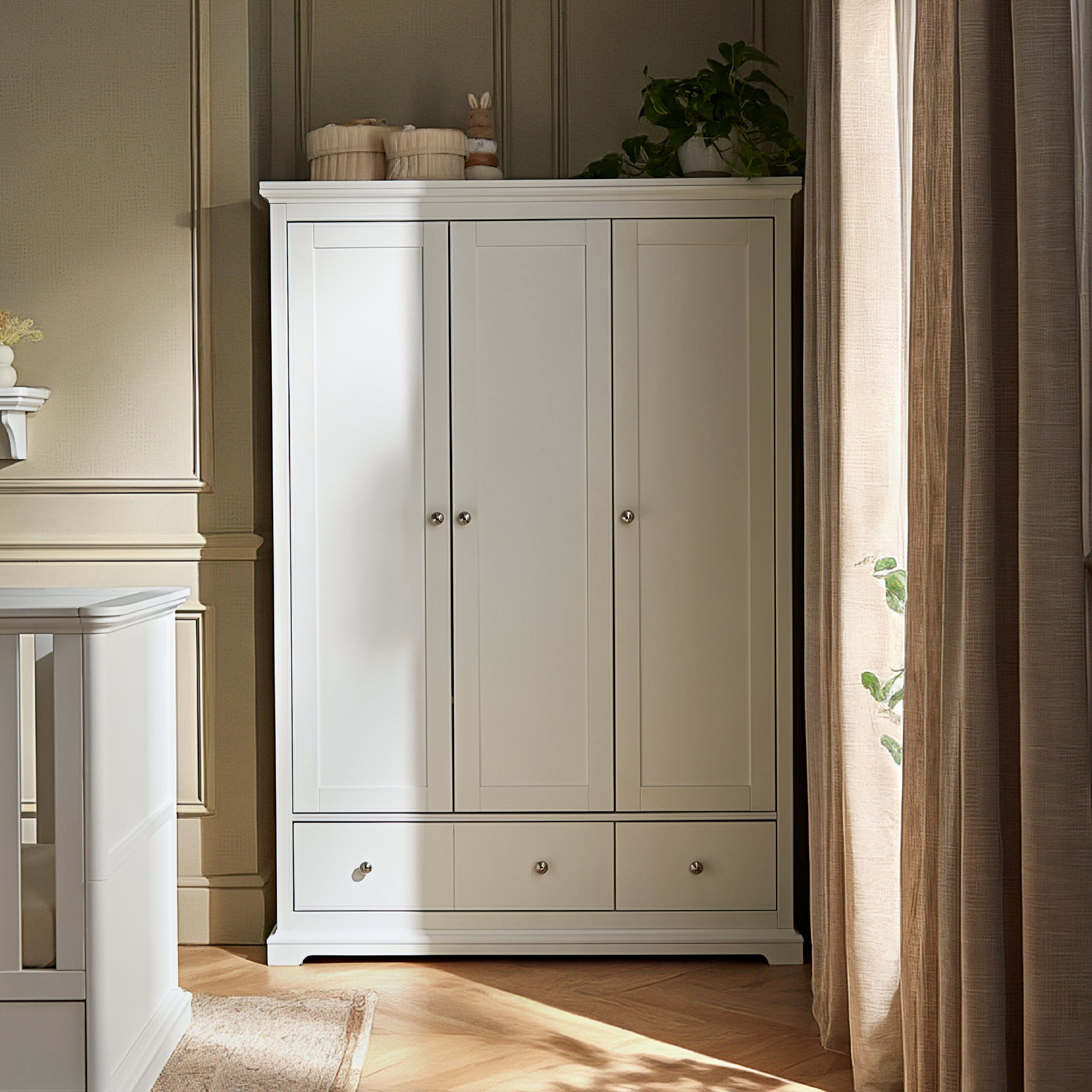 Beaumont Triple Wardrobe - White Furniture Singles CuddleCo 