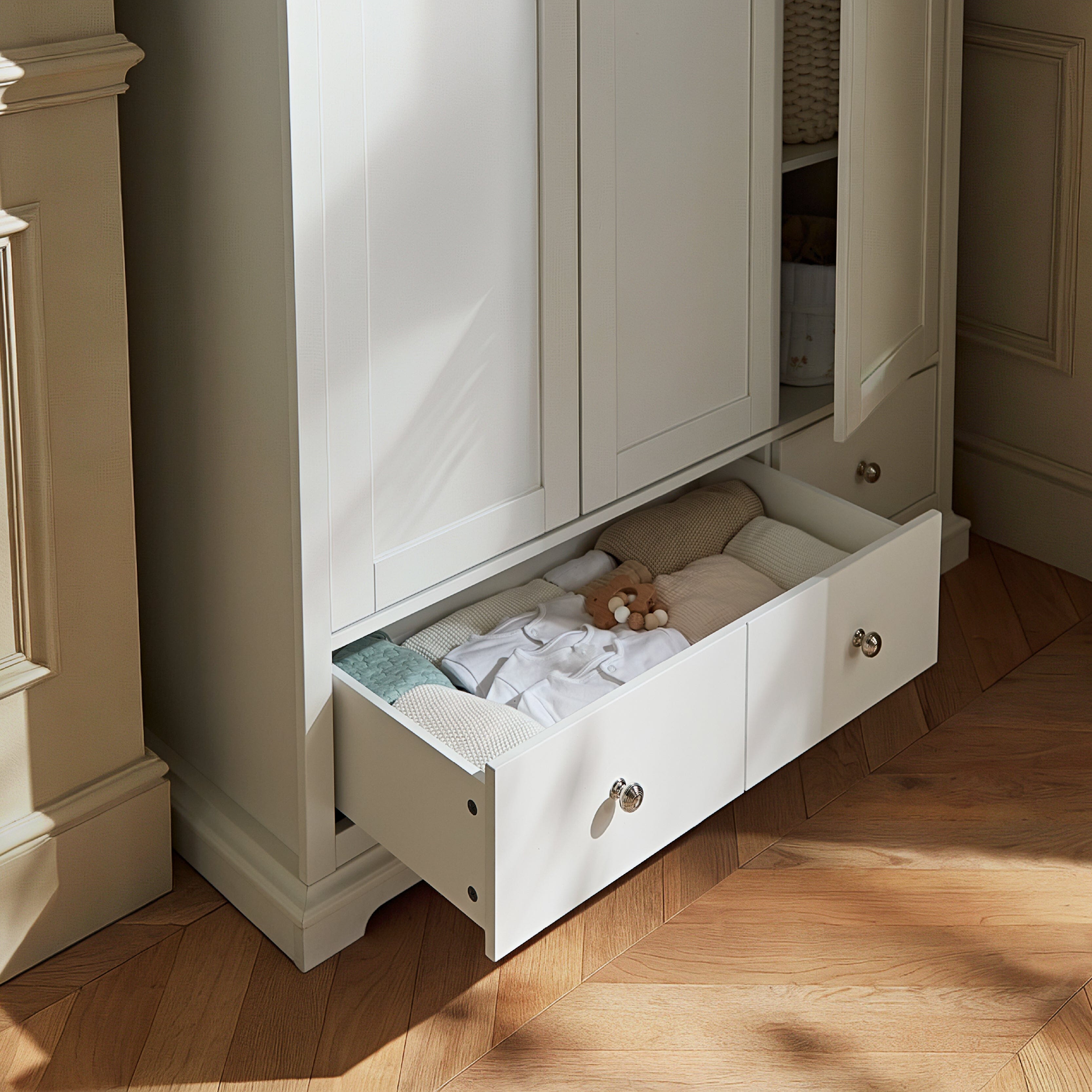 Beaumont Triple Wardrobe - White Furniture Singles CuddleCo 