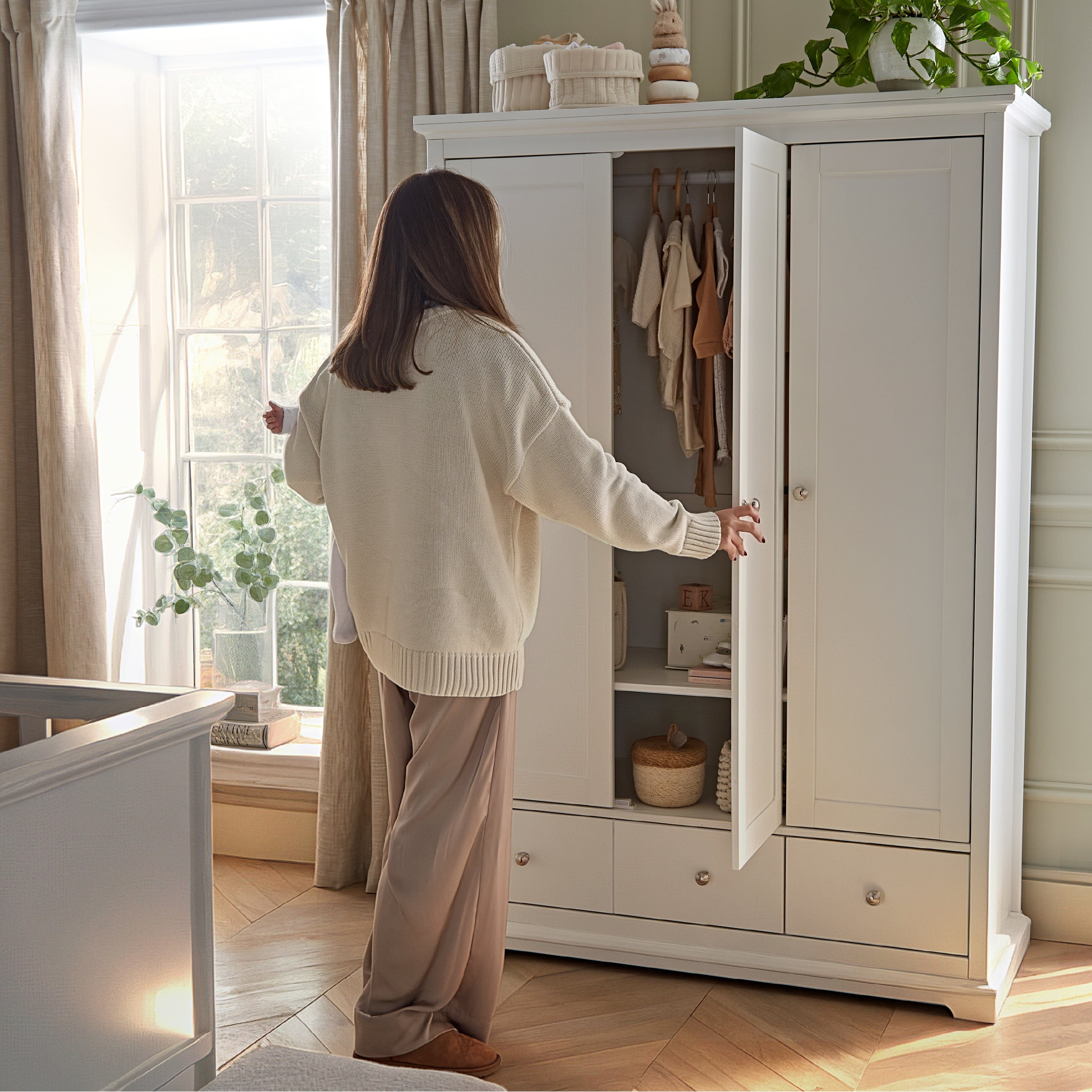 Beaumont Triple Wardrobe - White Furniture Singles CuddleCo 