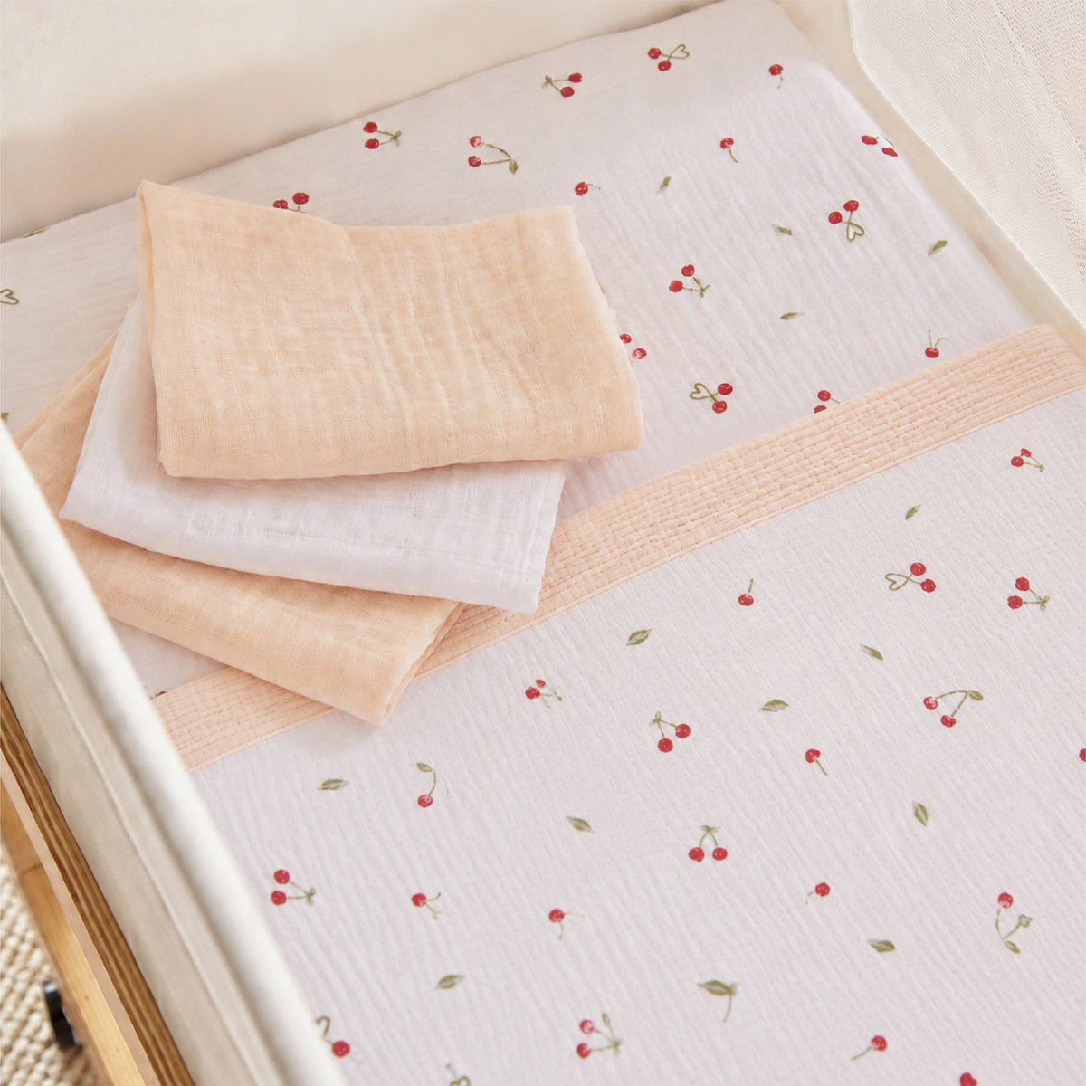 Universal Crib/Co-Sleeper Bedding Set - Ditsy Cherry