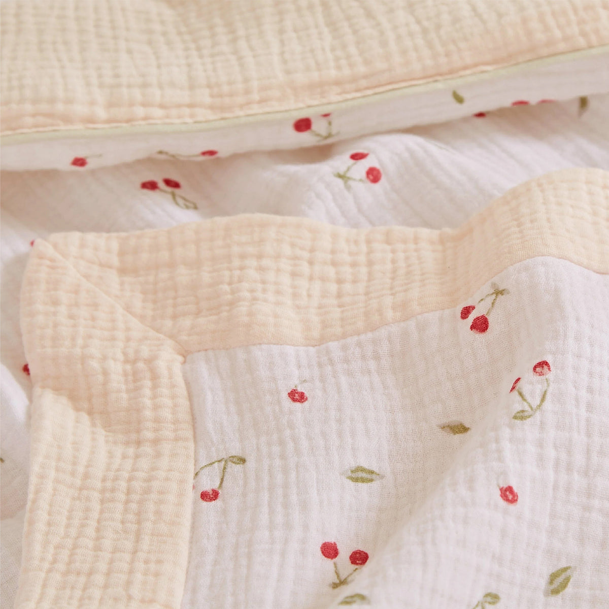 Universal Crib/Co-Sleeper Bedding Set - Ditsy Cherry