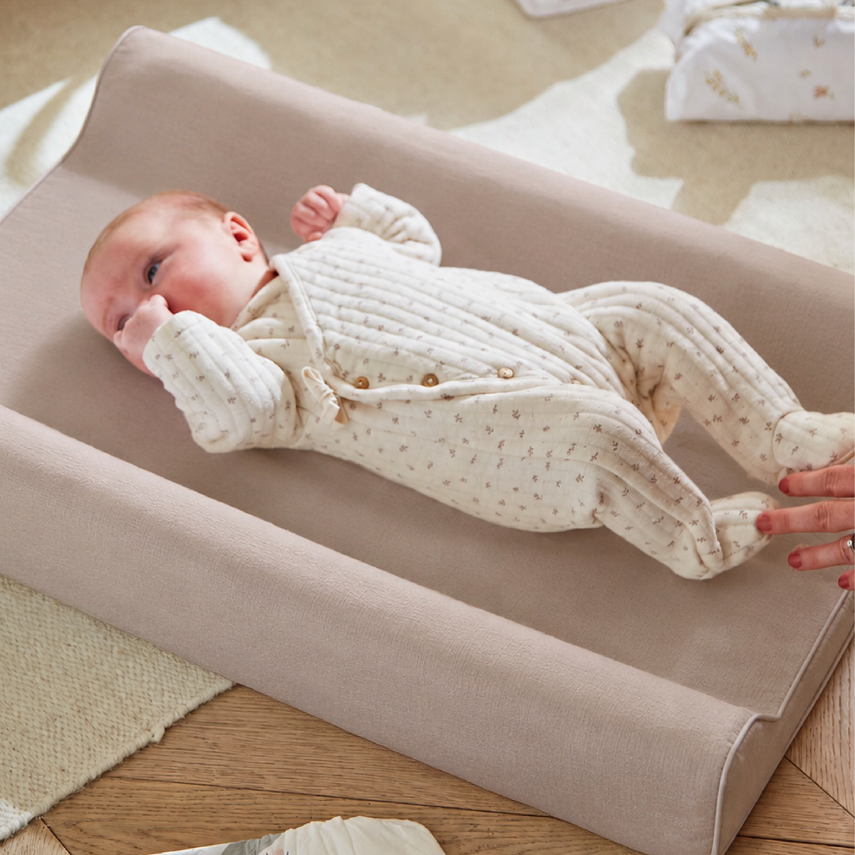 Wedge Muslin Changing Mat - Cashmere Mocha